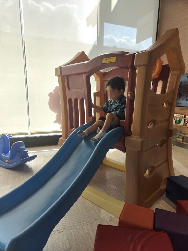 楽天カードのハワイラウンジにある子ども向けプレイスペース